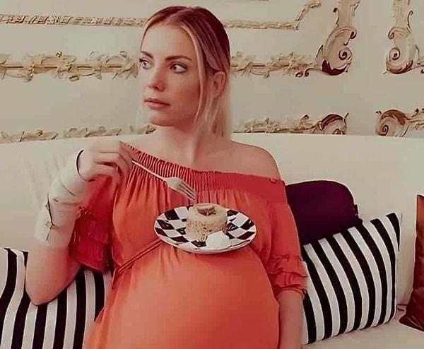 Karnı burnunda ve hamileliğinin son aylarında olan Eda Ece, şimdi de kızı ve geleceğine dair yaptığı açıklamayla gündemde.