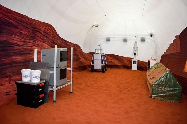 Bu yaşam alanında Mars'taki yaşam koşullarının getireceği zorluklar ve ihtiyaçlar üzerinde çeşitli deneyler yapılacak.