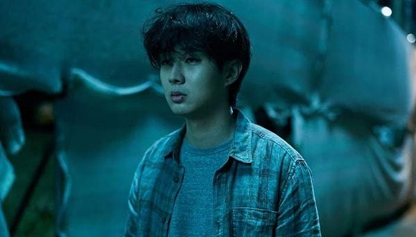 Choi Woo Shik dizide, bir gecede yanlışlıkla katil olan sıradan bir adam olan Lee Tang rolünü üstlenmektedir.