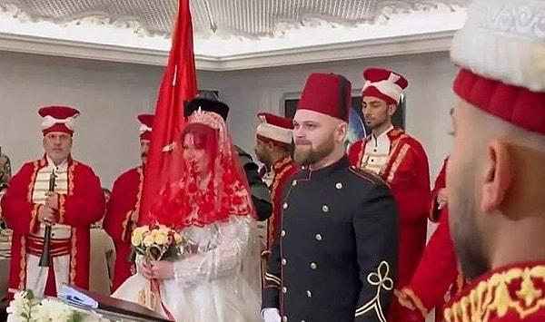 II. Abdülhamid'in 4. kuşak torunu olan Orhan Osmanoğlu'nun kızı Berna Sultan Osmanoğlu, cumartesi günü İBB Beykoz Sosyal Tesisleri'nde dünya evine girdi.