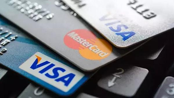 Merkez Bankası'nın enflasyon raporu sunumunda kredi kartı ve kredilere ilişkin tedbir alınabileceğine dair sinyal vermesi, kredi kartı kullanıcılarını meraklandırdı.