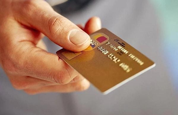 Kredi kartı limitleri düşürülebilir. (Maaşının 20 bin lira olan birinin 1 milyon lira limitli kredi kartı limiti 80 bin liraya gerileyebilir.)