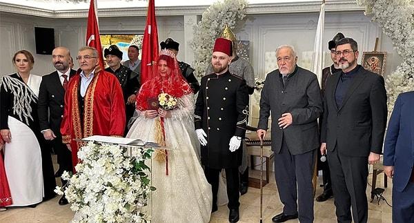 II. Abdülhamid'in 4. kuşak torunu olan Orhan Osmanoğlu'nun kızı Berna Sultan Osmanoğlu ve eşi Yiğit Onur Kaya'nın düğününde Atatürk'e hakaret ve beddua edildiği iddia edilmişti.