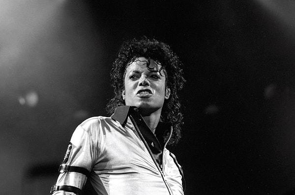 Geçtiğimiz haftalarda "Popun Kralı" Michael Jackson'ın müzik kataloğunun önemli bir kısmı satıldı. Sony, Jackson'ın müzik kataloğunun yarısını 1,2 milyar dolara ya da daha fazla bir miktara satın aldı.