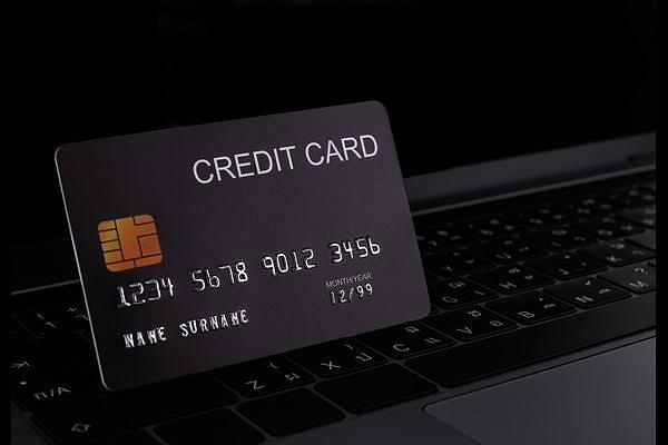 4. Her ay kredi kartı kullanmak ve onu ödemek, finansal açıdan banka kartı kullanmaktan daha akıllıca.