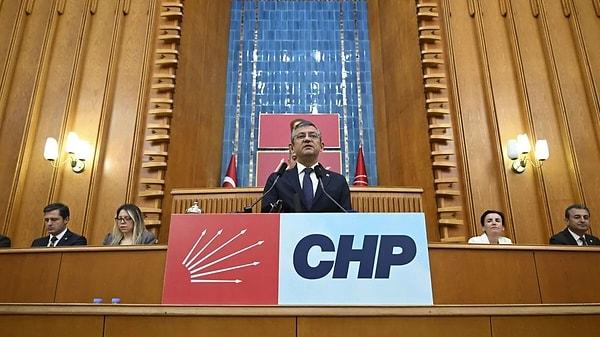 Özgür Özel, 31 Mart seçimlerinden sonra ekonomik olarak vatandaşların büyük bir darboğaza gireceğini ve son kurtuluşun CHP’ye oy vermek olduğunu da sözlerine ekledi.