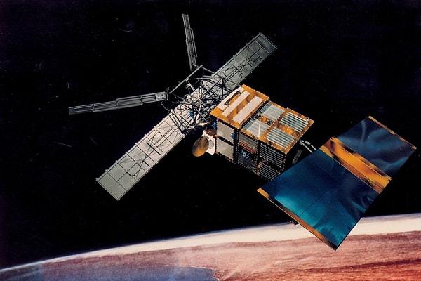 1995 yılında piyasaya sürüldüğünde dönemin son teknoloji ürünü olan ERS-2, gezegenimizi gözlemlemek için kullanılan yöntemlerde önemli gelişmeler sağladı.