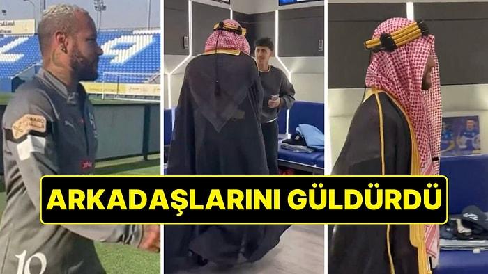 Neymar'ın Soyunma Odasına Suudi Arabistan'ın Geleneksel Kıyafetleriyle Girdiği Anlar