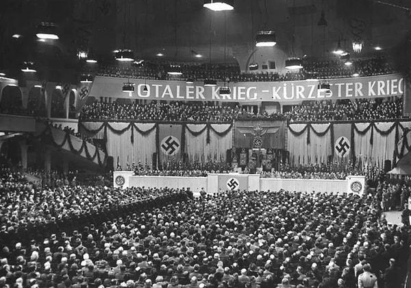 15. Joseph Goebbels'in topyekun savaş çağrısı yaptığı Sportpalast mitingi. (Berlin, Almanya. 18 Şubat 1943.)