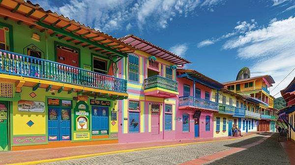 2. Renkler Şehri: Guatapé, Kolombiya