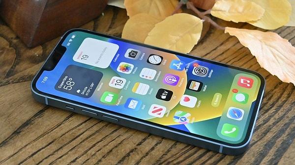 ABD'de Çin vatandaşı iki kişi, Apple'a sahte iPhone'lar gönderip bunların yerine gerçek telefonlar alarak milyonlarca dolarlık bir dolandırıcılık gerçekleştirdi.
