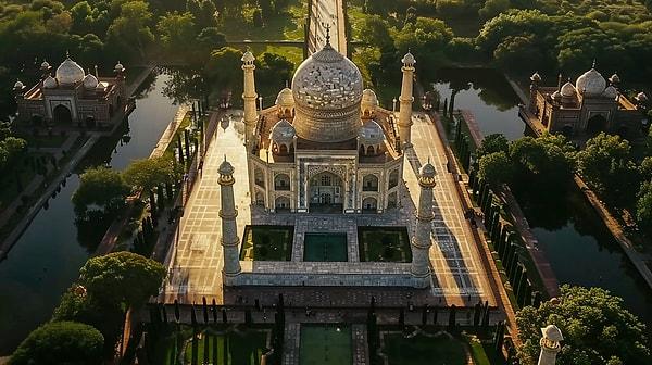 6. "Zamanın Ötesinde Bir Tutku": Taj Mahal'in Havadan Görünümü