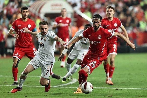 Galatasaray, Antalyaspor ile oynadıkları son maçta rakibini deplasmanda 2-0 mağlup etmeyi başarmıştı.