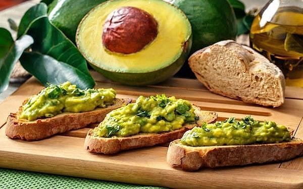 5. Yeşilin en güzel tonları: Avokado Tost 🥑🍞