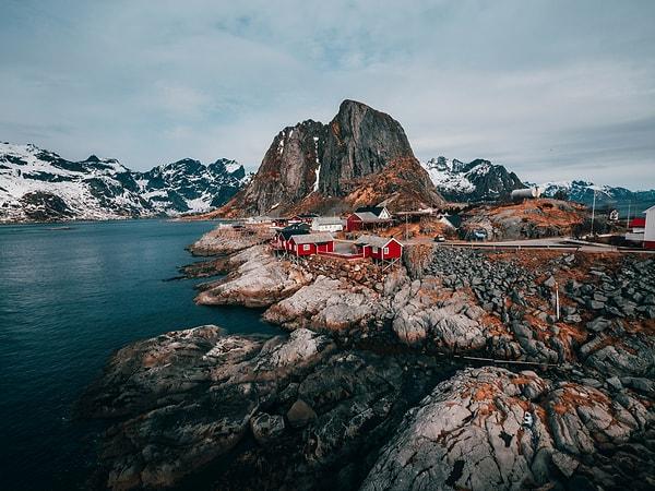 4. "Norveç'in turistler için tehlikeli olan kısmı tabii ki de Norveç'in doğasıdır. Çocuğu kişi buraya soğuğa karşı yetersiz ekipmanlarla geliyor ve bu yüzden de fotoğraf çekmek için çıktıkları yolculuklardan sağ çıkamayabiliyorlar."