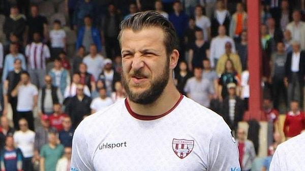 Eski milli futbolcu Karadeniz, "Ben Batu" isimli yeni programında geçtiğimiz saatlerdeki yorumlarıya gündeme geldi.