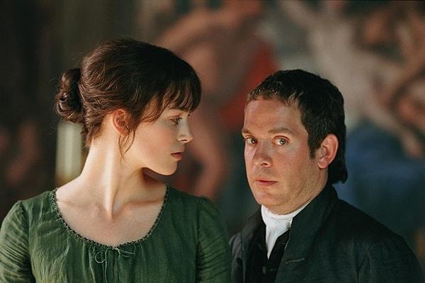Filmin ABD versiyonu fiziksel ifadeyi daha çok ekrana yansıtarak daha çok modern izleyiciye hitap ederken, filmin İngiltere versiyonu Austen'in romanına daha sadıktır.