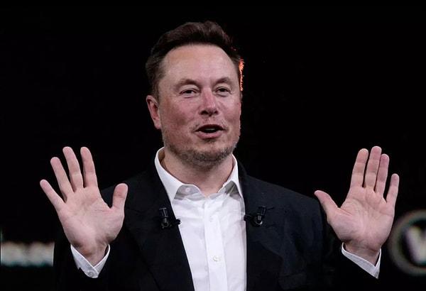 Elon Musk abimiz 2019'da duyurduğu ve 2023'te tesliminin yapılacağı araba Cybertruck ile epey bir ses getirmişti hatırlarsanız.