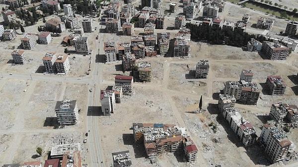 Hatay'ın Antakya ilçesindeki Emek Apartmanı, deprem anında yıkılmış ve 12 kişinin hayatını kaybetmesine sebep olmuştu.