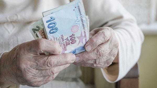 Yüksek enflasyon altında ezilen emekliler yine seçim zamanı hatırlandı. Emekli maaşlarına getirilen yüzde 49,25’lik zam sonrası emekli aylıklıklarına seyyanen zam ve 3 bin lira olarak belirlenen bayram ikramiyesinde artış yapılacağı haberleri konuşulmaya başlandı.