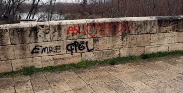 Tokat Gaziosmanpaşa Üniversitesi Dekanı Prof. Dr. Alpaslan Demir, 800 yıllık Talazan Köprüsü'nün Tokat'ın önemli köprülerinden biri olduğunu ve bu tarihi eserlerin atalarımızdan bir emanet olduğunu belirtti. Ayrıca, bu yapıların gelecek nesillere aktarılması gereken bir miras ve tarihi kültürümüz olduğunu ifade etti.