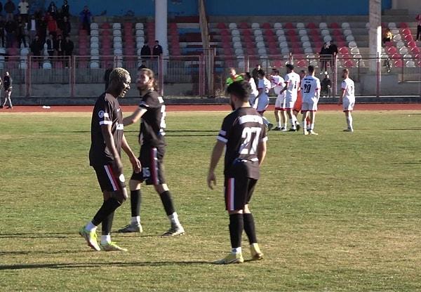 Sivas’ta oynanan Süper Amatör Ligi 1. Küme play-off mücadelesinde Cumhuriyet Üniversitesi Gençlikspor ile İmranlıspor karşı karşıya geldi.