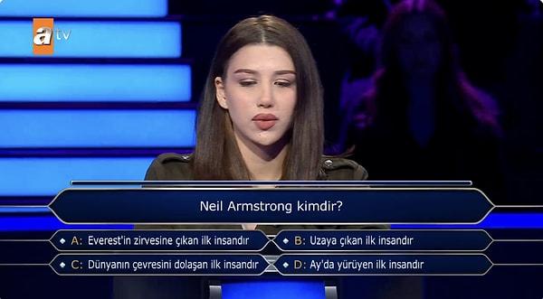 Programın son bölümünde bir yarışmacıya "Neil Armstrong kimdir?" diye soruldu.
