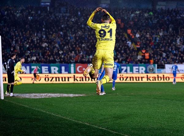 Çaykur Rizespor maçında attığı golle takıma galibiyeti getiren gollerden birine imza atan 32 yaşındaki futbolcu, taraftarın da gönlünü kazandı.