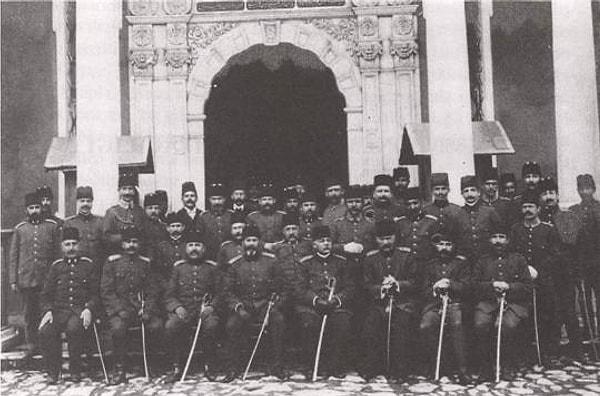 10. Mühendishane-i Berrî-i Hümâyûn, Osmanlı ordusu için topçu ve istihkâm subayı yetiştiren askerî okuldur. 1795 yılında III.Selim döneminde açılmıştır.