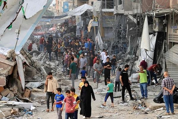 Gazze’deki, İsrail’in bombalarıyla hayatını kaybedenlerin sayısı ise 30 bine yaklaşmış durumda.