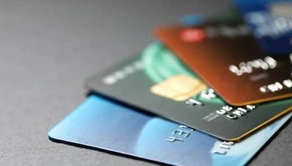Kredi kartlarında harcamaların giderek artmasının yaratacağı sorunlara da değindi.