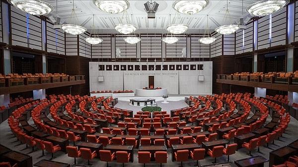 Türkiye Büyük Millet Meclisi (TBMM) Genel Kurulu'ndaki yargı paketi görüşmelerine oldukça ilginç anlar yaşandı.