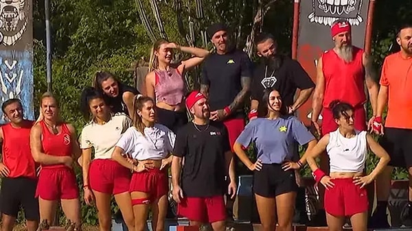 Her yarışmacının birbirinden farklı olduğu Survivor All Star 2024'ün iki takımında da bambaşka karakterler var. Her biri ayrı ikonik olan bu karakterlerin sevilme nedenleri de bu aslında. Yani şahsına münhasır kişilikleri...