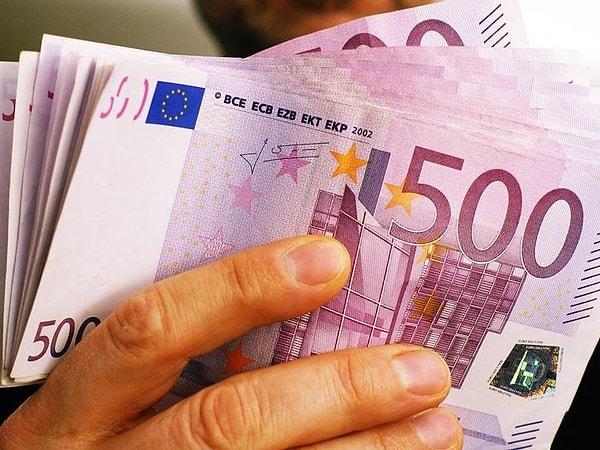 Ülkelerine gelecek mevsimlik tarım işçilerine Fransa'da ayda 3 bin Euro ödenecek. TL olarak yaklaşık (euro/TL 33,72) 101 bin lira eden maaşlar ilgi çekiyor.