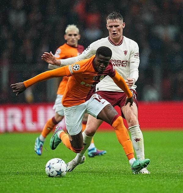 Galatasaray'ın Fildişi Sahilli yıldızı Wilfried Zaha, sosyal medya hesabından yaptığı paylaşımla kafaları karıştırdı.