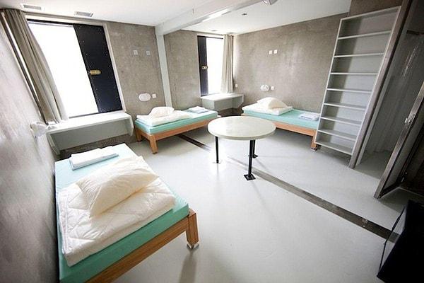 Mesela İsviçre'deki Champ-Dollon Hapishanesi'nin şartlarına 'otel gibi' yorumları yapılmıştı.