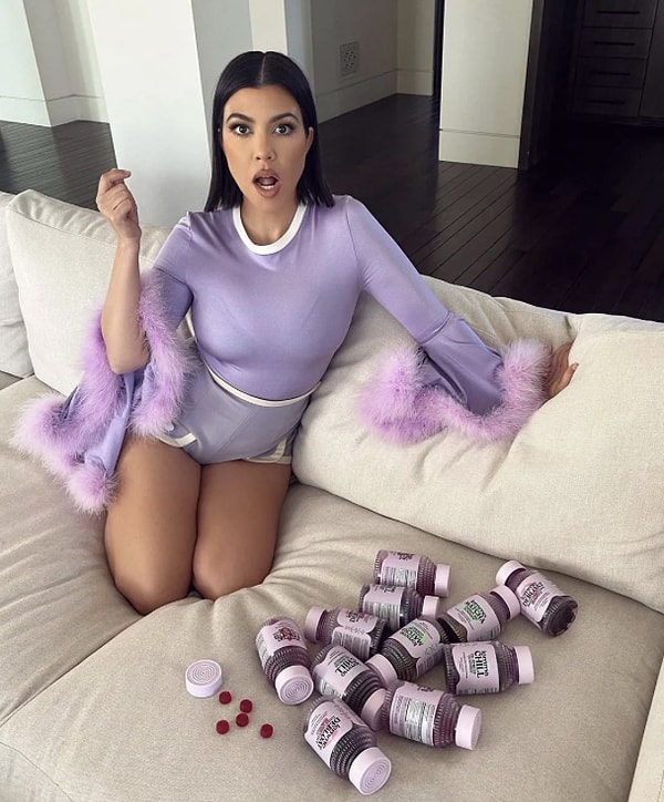 Gelelim asıl olaya...Kourtney Kardashian ve sağlık takviyesi markası geçen hafta ilginç bir soygun yaşadı!