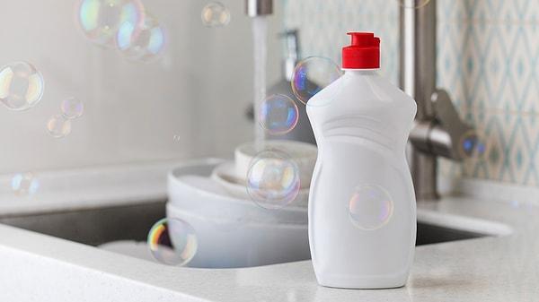 4. Bulaşık deterjanı en iyi yağ çözücülerden biridir!