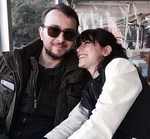 Ünlü oyuncularımız Hazal Kaya ve Ali Atay, yıllardır herkesin imrendiği ve dolu gözlerle baktığı cinsten bir ilişki yaşıyor.