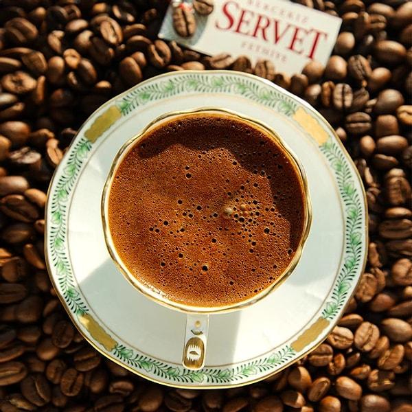 11. Yemeğin üzerine mis gibi bir Türk kahvesi yakışır elbette.