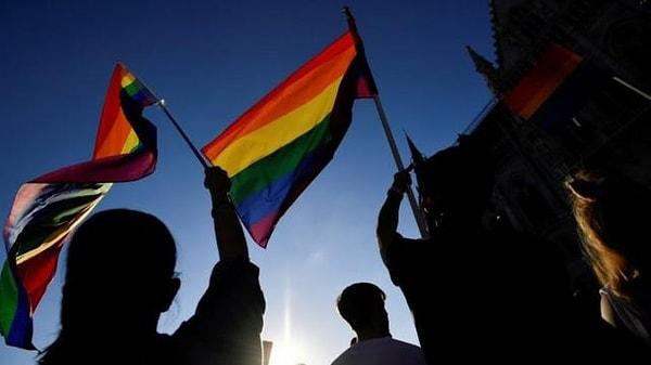 Eşcinsel ilişkiye girenlerin 3 yıla kadar hapis cezası alacağı Gana'da LGBTİ'yi destekleyenler veya reklamını yapanlar ise 5 yıla kadar hapis cezasıyla karşı karşıya kalacak.