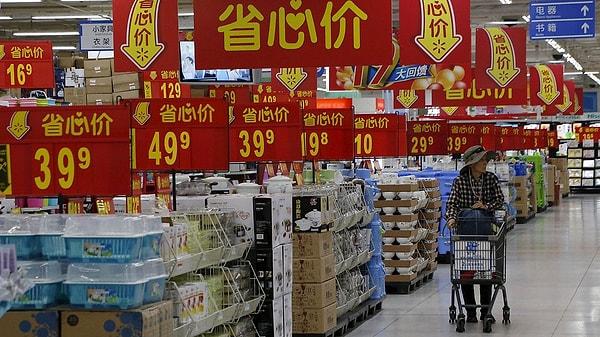 Dünyanın ikinci büyük ekonomisi olan Çin, ülkenin ekonomik büyümesinin yaklaşık üçte birini sağlayan emlak piyasasındaki sorunlar nedeniyle düşen fiyatlar ile mücadele ediyor.