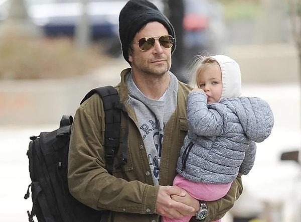 Bradley Cooper altı yaşındaki kızı Lea ile bağ kurmakta zorlandığını açıkladı: 'İlk sekiz ay - çocuğu gerçekten sevip sevmediğimi bile bilmiyordum’ diyen oyuncu tek çocuğu olan altı yaşındaki kızı Lea De Seine ile bir bağ kurmanın kendisine doğal gelmediğini açıkladı.
