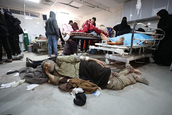 Görgü tanıkları, İsrail'in ölü ve yaralıları Şifa Hastanesine taşıyan sağlık ekipleri ile sivilleri de hedef aldığını açıklamıştı.