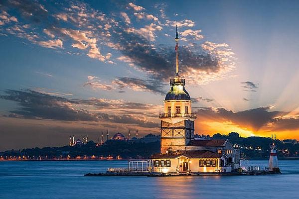 İstanbul'un incisi Kız Kulesi göz kamaştırmaya devam ediyor!