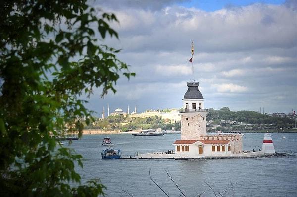 İstanbul'u seyretmek isteyenlerin yegane adreslerinden biri olan Kız Kulesi, ziyarete açıldı!