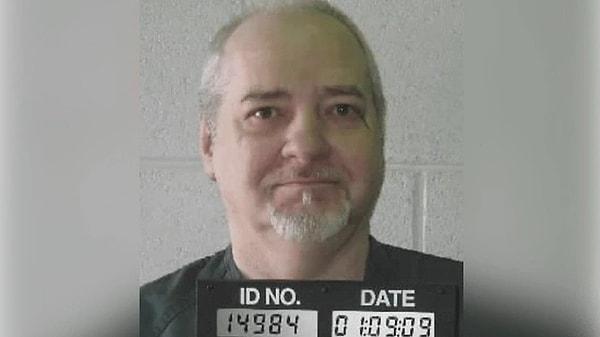Idaho'da idam cezasına çarptırılan seri katil Thomas Eugene Creech'in infazı, sağlık ekibinin zehirli iğneyi uygulayabilecek bir damar bulamaması nedeniyle durduruldu. Sağlık ekipleri 8 kez denemelerine rağmen damar bulamadılar! Ceza İnfaz Kurumu, sonraki adımların değerlendirecek.