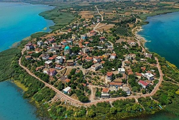 Bursa’nın Karacabey ilçesine bağlı Eskikaraağaç köyü, hepinizin bildiği gibi Avrupa Tabiat Mirası Vakfı tarafından Avrupa Leylek Köyü seçildi.