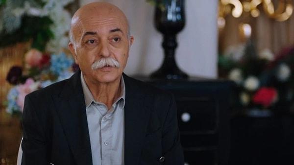 Usta isim kendine gelir gelmez 'Abdullah Ünal' karakterine hayat verdiği 'Kızılcık Şerbeti' dizisini izledi.