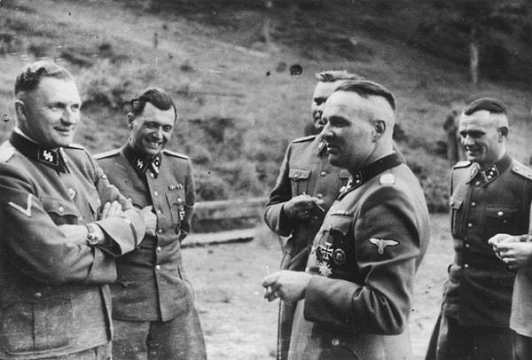 12. Auschwitz toplama kampının eski ve yeni komutanı arasında geçen bir konuşma. (1944)
